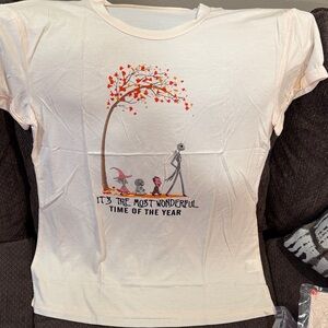 Amazon White Short Sleeve Tee with Autumn Design